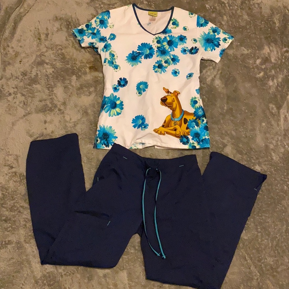 💉Disney top (S)/Scrub Star pants (XS) Scrub Set!💉